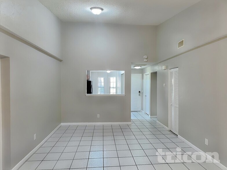 Building Photo - 835 Stonybrook Cir