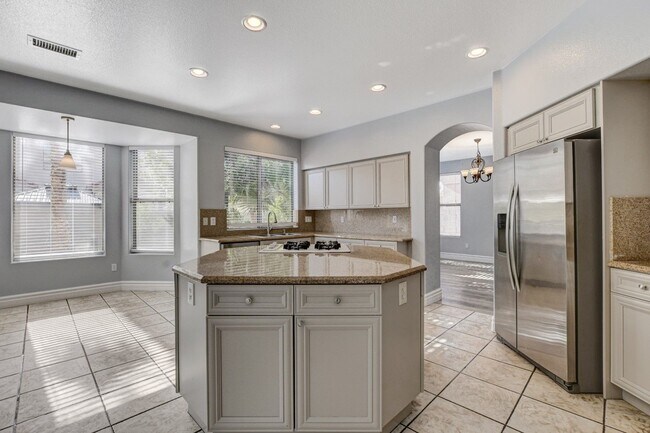 Building Photo - MASSIVE 5 BEDROOM, 2 STORY HOME IN DESIRABLE RHODES RANCH GOLF COURSE COMMUNITY!