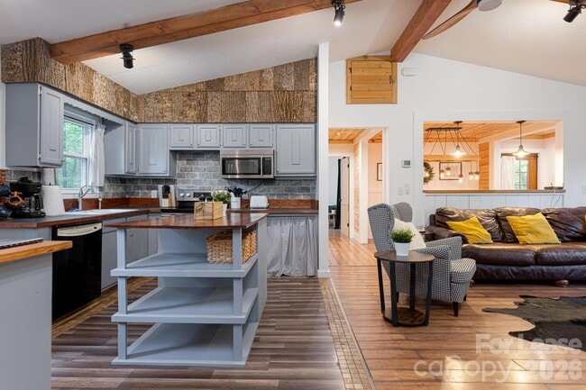 Building Photo - 260 Allison Hill Rd