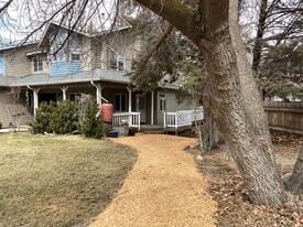 Building Photo - 2464-2 NE Ravenwood Dr