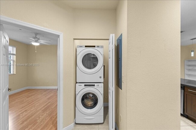 Building Photo - 1048 SW 147th Ave