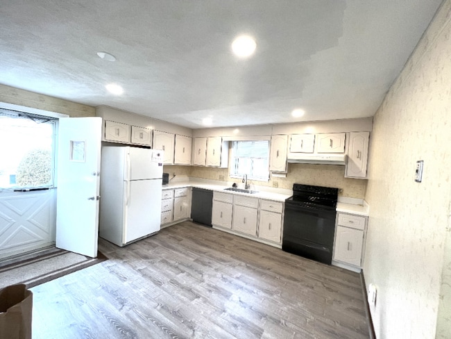 Building Photo - 45 Merrimac St