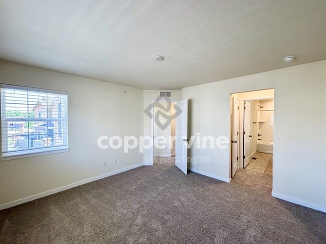 Building Photo - 12874 Jasmine St