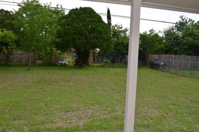 Building Photo - This 3 Bedroom Home with Fireplace is a must see!