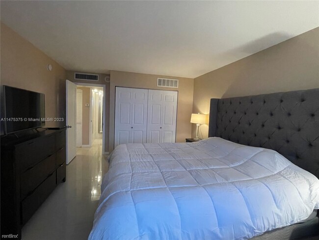 Building Photo - 2 br, 2 bath Condo - 3180 S Ocean Dr Apt 519