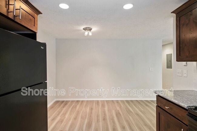 Building Photo - 2110 Brittany Ln