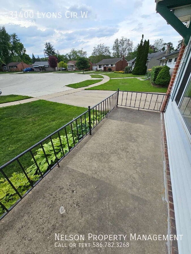 Building Photo - 31400 Lyons Cir W