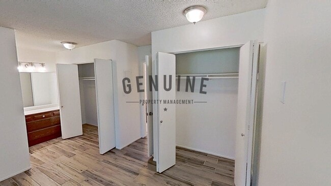 Building Photo - 1107 W Memory Ln