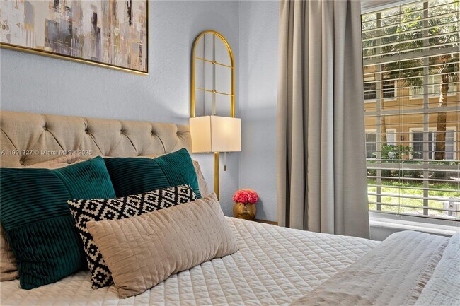 Building Photo - 2544 Centergate Dr