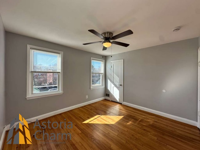 Building Photo - 3 Bedroom Home with Finished Basement, Parking, and Fenced Yard