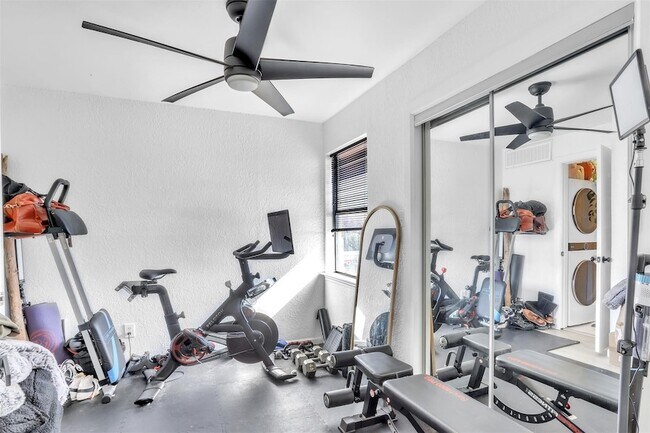 Building Photo - 9821 Walnut St