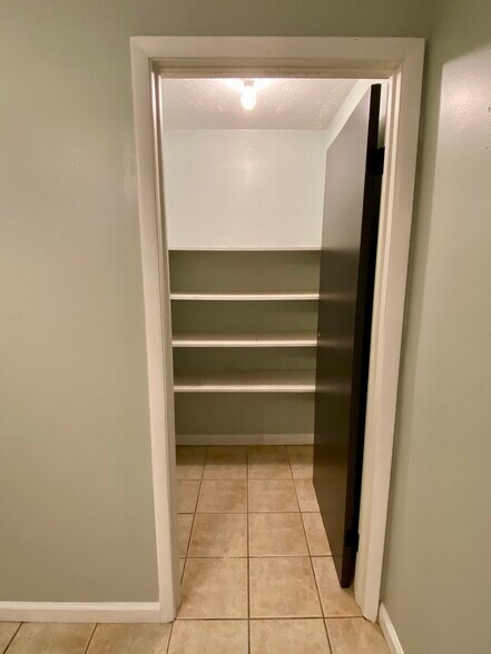 Building Photo - 315 Laporte Ct
