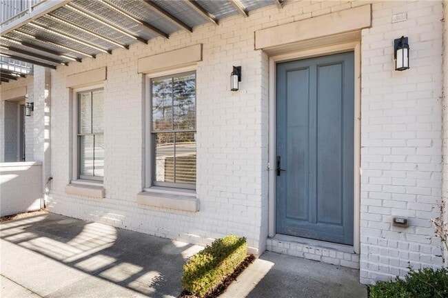 Building Photo - 871 3rd St