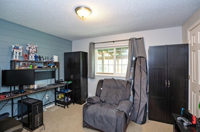 Building Photo - Spacious and Updated Rainier Meadows Home with Private Backyard