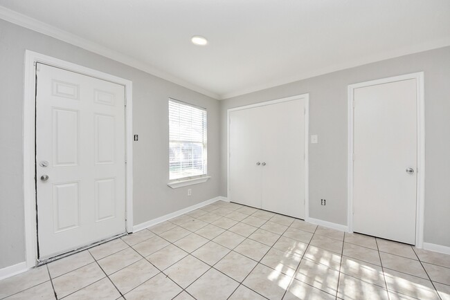 Building Photo - 19019 Remington Park Dr