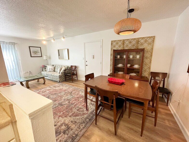 Building Photo - 1700 SW 16th Ct