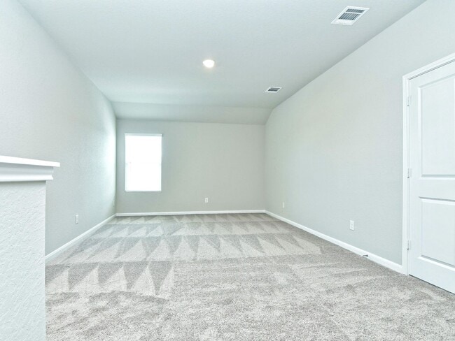 Building Photo - 3036 SF Home - 6 BR/3 BA with THREE-CAR GARAGE - BULVERDE!!!