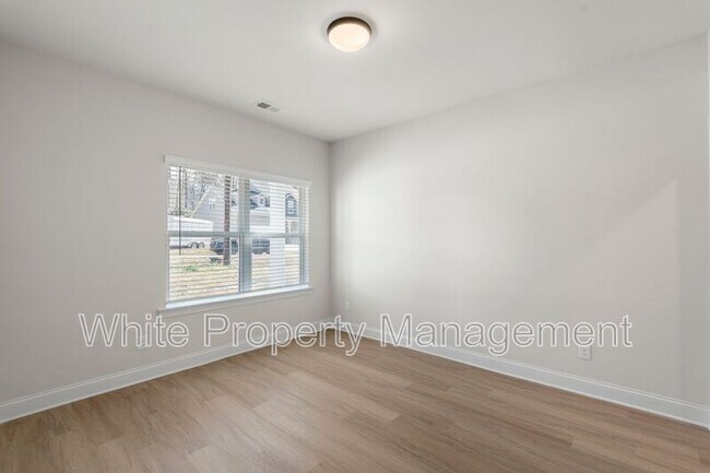 Building Photo - 7805 Shadow Lawn Rd