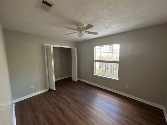 Building Photo - 2BR/2BA Townhome. BRAND NEW FLOORS