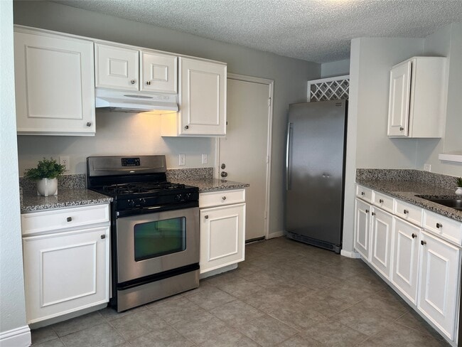 Building Photo - 2703 Hot Springs Dr