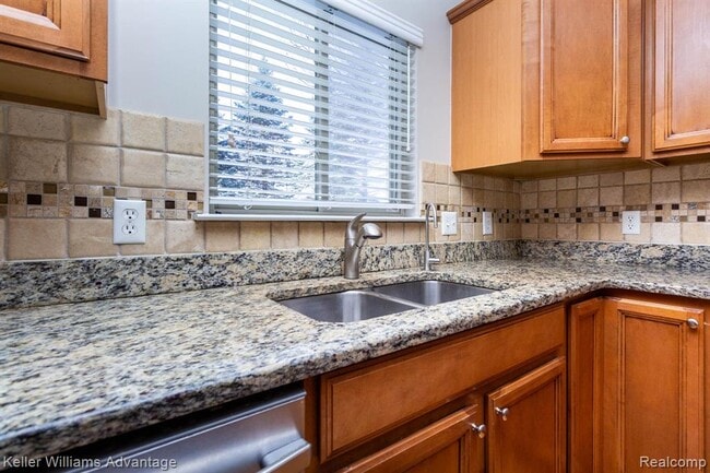 Building Photo - 24975 Bloomfield Ct