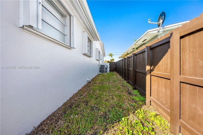 Building Photo - 3855 SW 87th Pl