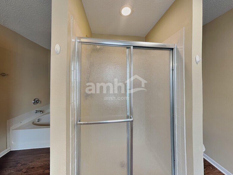 Building Photo - 1619 Howell Dr