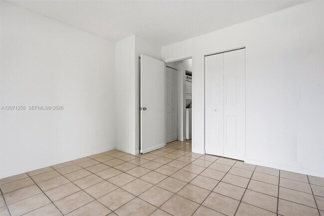 Building Photo - 810 SW 129th Pl