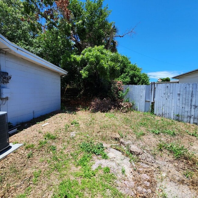 Building Photo - 3/2 Corner Lot Home
