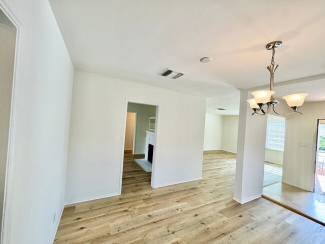 Building Photo - Charming North Hollywood Home