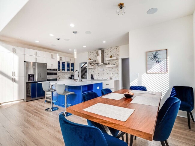 Building Photo - 1371 Lyle Ave