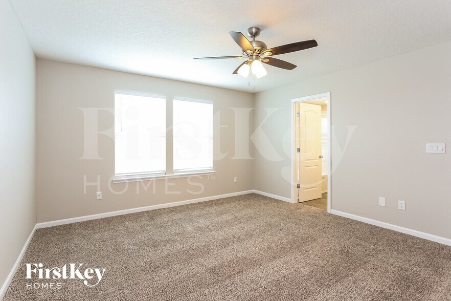Building Photo - 1300 Kendall Dr