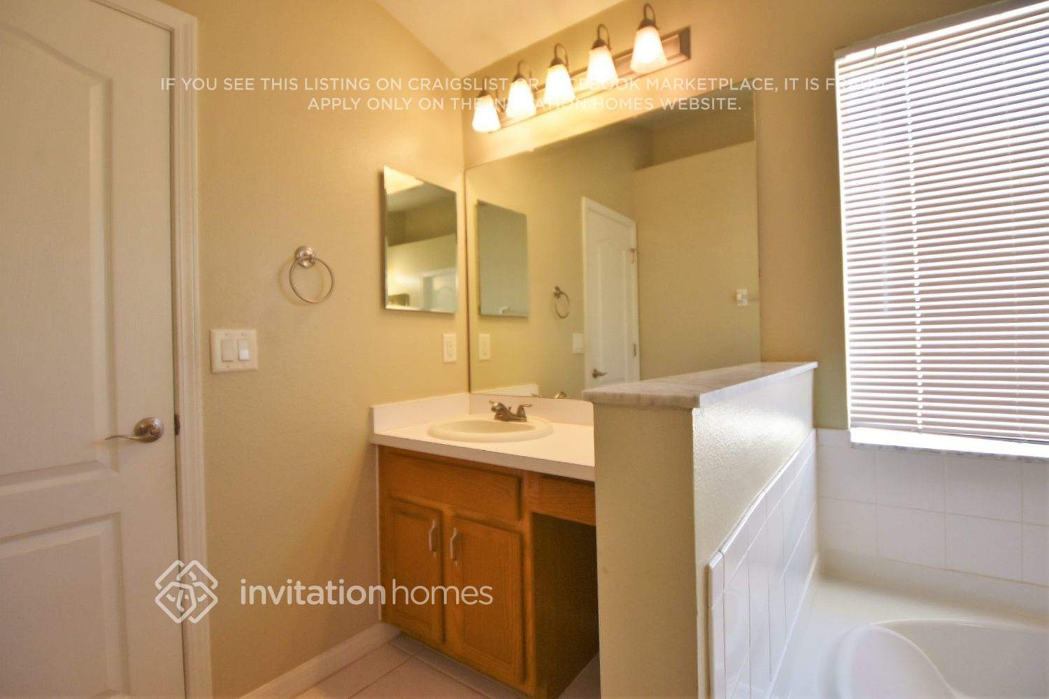 Building Photo - 3211 Shady Lily Ln