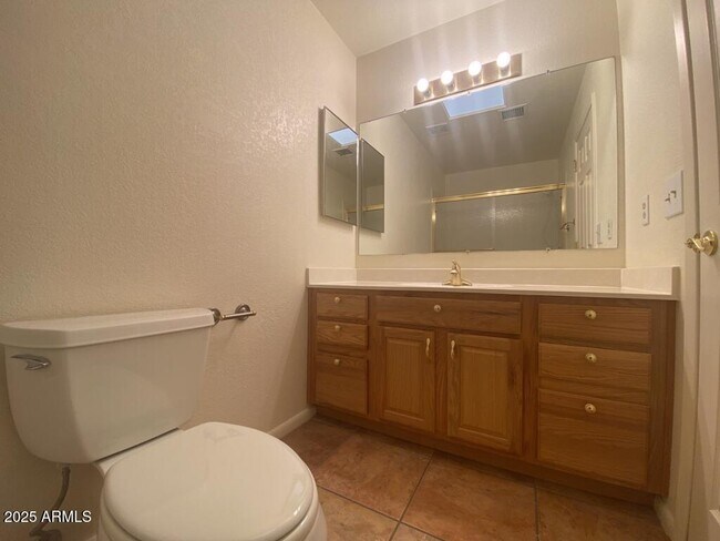 Building Photo - 3271 Briarwood Dr