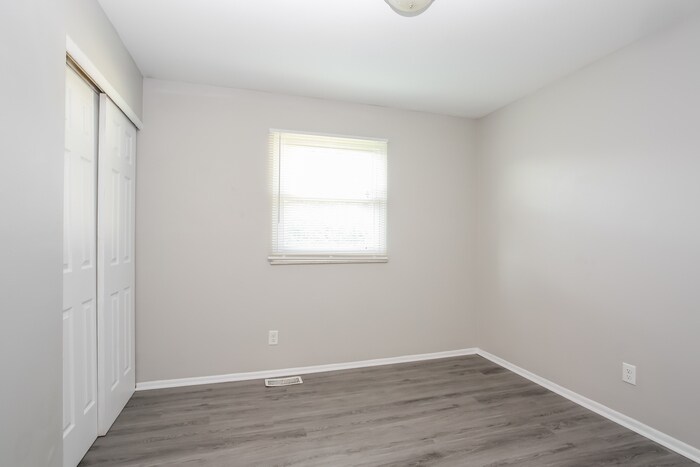Building Photo - 1410 Fairbank Rd