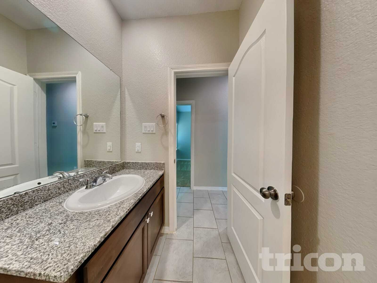 Building Photo - 20010 Northpark Oak Ln