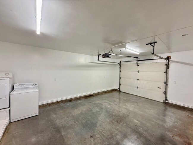 Building Photo - 136 Trumpeter Ave
