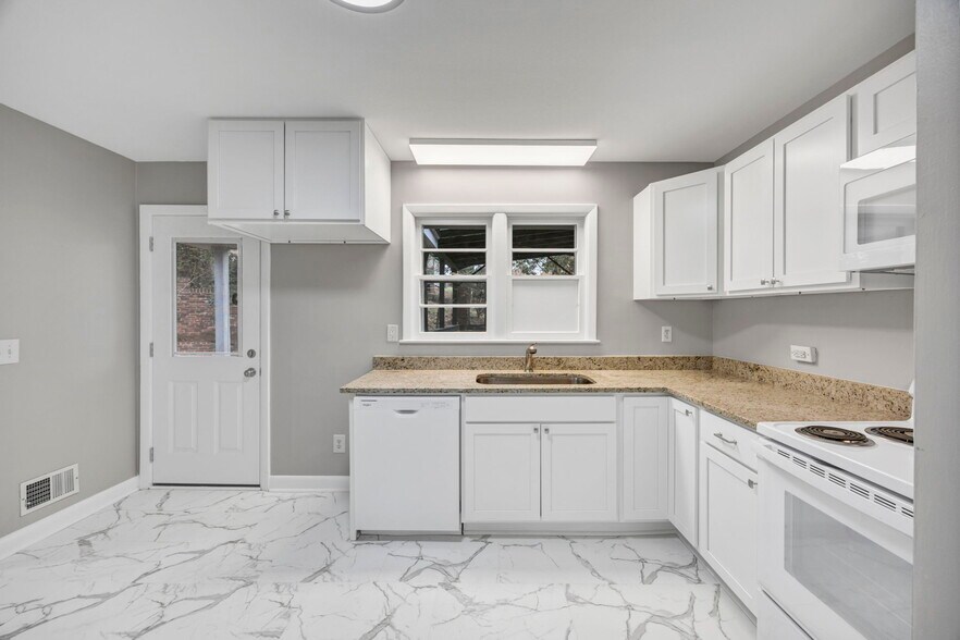 Building Photo - 842 Delverton Rd