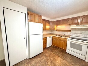 Building Photo - Quiet and private 1 bedroom on the 1st floor - in Glendale