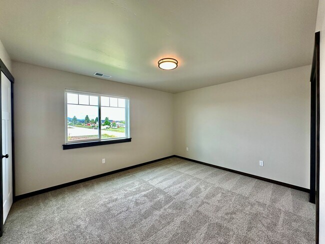 Building Photo - Newly Built 4-Bedroom Home | Chef’s Kitche...