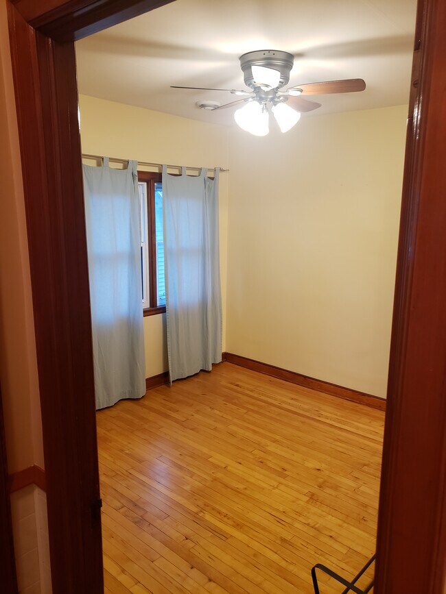Upper Main Bedroom - 638 Adams St NE