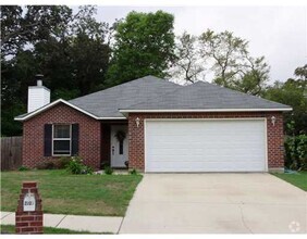 Building Photo - GULFPORT - SPACIOUS 3 BEDROOM 2 BATH HOME,...