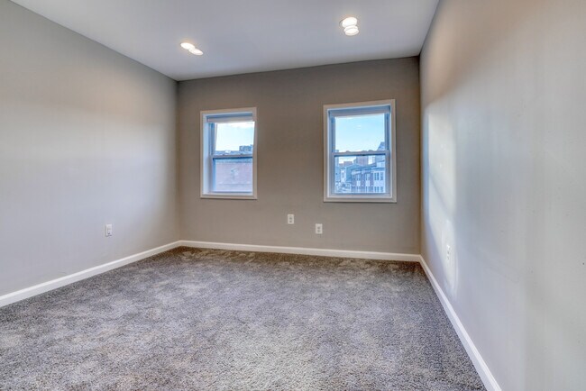 Building Photo - 135 S Central Ave
