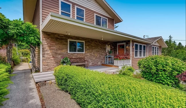 Building Photo - Mid-Century Modern Home in Auburn