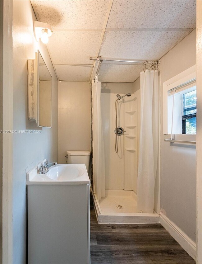 Building Photo - 327 SW 20th St