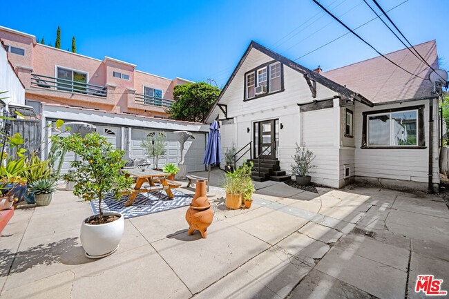 Building Photo - 1246 N Formosa Ave