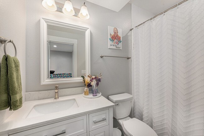 Building Photo - Gorgeous 4 bed 3.5 bath Home Available in Central Park, Denver!