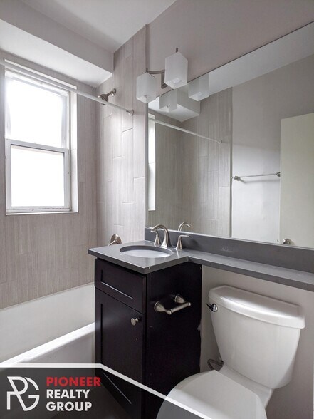 Building Photo - 517 W Belmont Ave