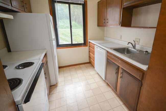 Building Photo - 1br condo with tons of amenities!