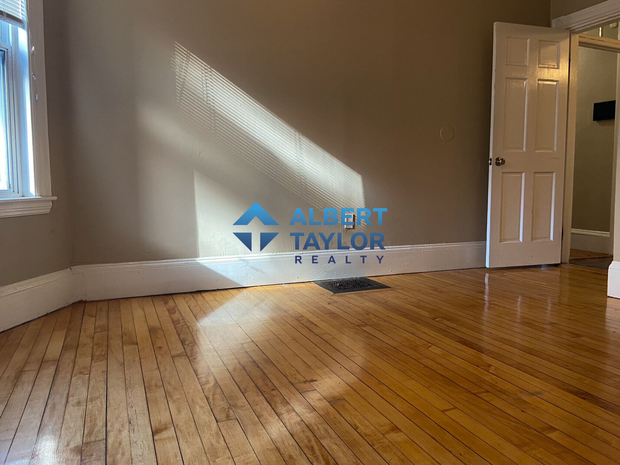 Building Photo - 1 Parker Hill Ter